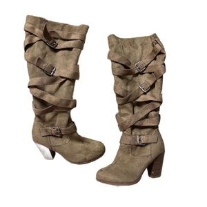 Women’s 8W Torrid Knee-High Wide Calf Heeled Boots